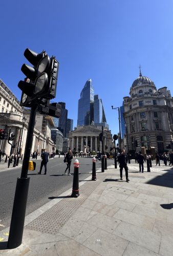32 London 20260512